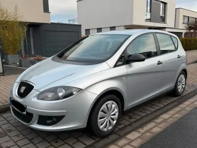 Usado Seat Altea 102 HP (75 kW) 2009 Cinzento Sedan
