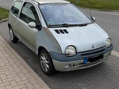 Second-hand Renault Twingo 75 CP (55 kW) 2001 Gri Hatchback