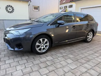 Gebraucht Toyota Avensis Edition-S 143 PS (105 kW) 2016 Grau Kombi