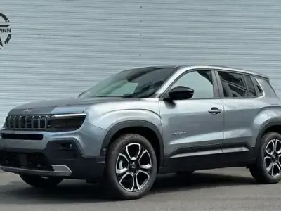 Occasion Jeep Avenger Summit 101 ch (74 kW) 2024 Gris SUV
