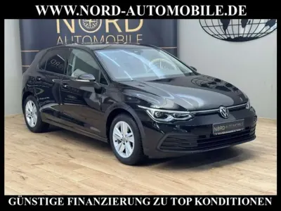 Gebraucht VW Golf VIII Life 131 PS (96 kW) 2023 Deep black perleffek (metallic) Limousine