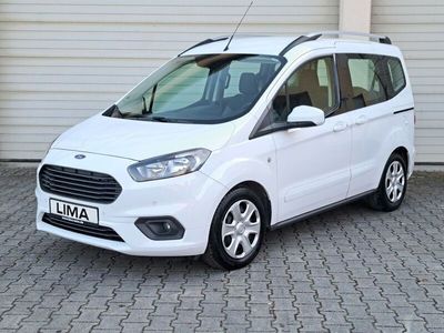 Weiß Gebraucht 2020 Ford Tourneo Courier Van / Kleinbus | 13.790 € (Teuer)
