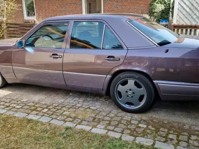 Gebraucht Mercedes E220 150 PS (110 kW) 1994 Andere farben Limousine
