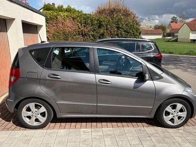 Usata Mercedes A180 Elegance 116 CV (85 kW) 2011 Grigio Monovolume