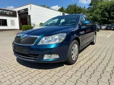 Gebraucht Skoda Octavia Ambition 122 PS (89 kW) 2012 Lavablau metallic Kombi