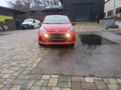 Gebraucht Hyundai i10 Select 67 PS (49 kW) 2019 Tomato red / sol Kleinwagen