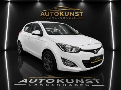Gebraucht Hyundai i20 Style 101 PS (74 kW) 2014 Weiß Kleinwagen
