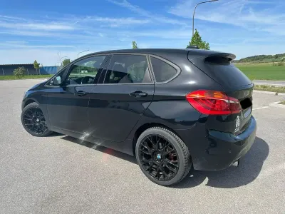 Gebraucht BMW 218 Active Tourer Sport Line 136 PS (100 kW) 2016 Schwarz Van / Kleinbus