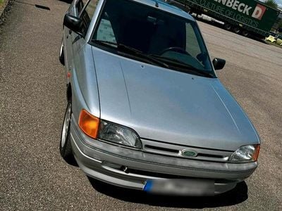 Gebraucht Ford Escort 60 PS (44 kW) 1992 Silber Limousine