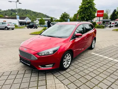 Gebraucht Ford Focus Titanium 125 PS (91 kW) 2018 Rot Kombi