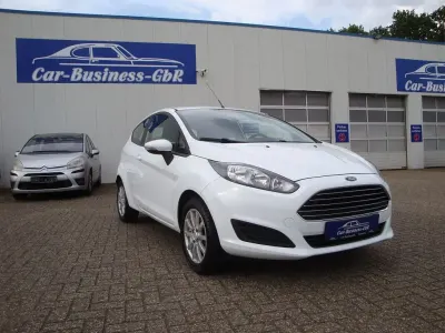 Gebraucht Ford Fiesta Trend 101 PS (74 kW) 2013 Weiß Limousine
