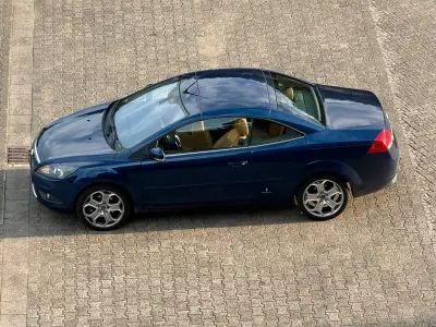 Gebraucht Ford Focus Cabriolet Titanium 136 PS (100 kW) 2009 Blau Cabrio