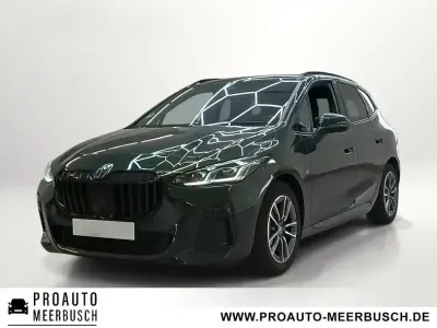 Gebraucht BMW 218 Active Tourer M Sport 136 PS (100 kW) 2025 Sanremo green Van / Kleinbus