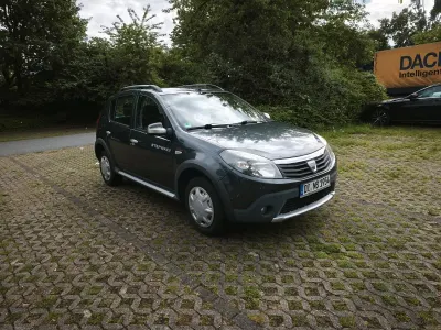 Używany Dacia Sandero Stepway 87 KM (63 kW) 2010 Szary Sedan/Limuzyna