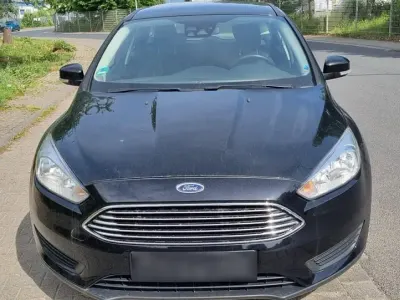 Gebraucht Ford Focus 101 PS (74 kW) 2015 Schwarz Kombi