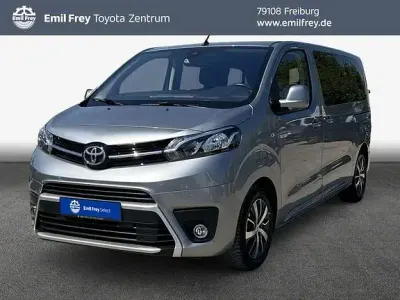 Gebraucht Toyota Proace Verso Plus 177 PS (130 kW) 2023 Bismutsilber metallic Kombi