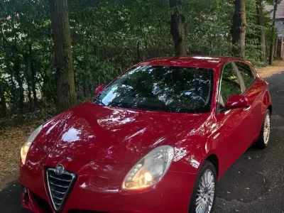 Gebraucht Alfa Romeo Giulietta 120 PS (88 kW) 2011 Rot Kleinwagen