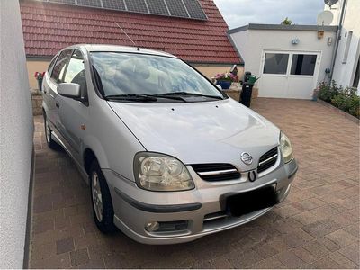 Nissan Almera Tino