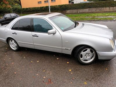Mercedes E200