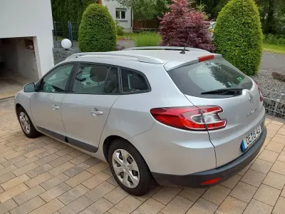 Gebraucht Renault Mégane Dynamique 106 PS (77 kW) 2011 Silber Limousine