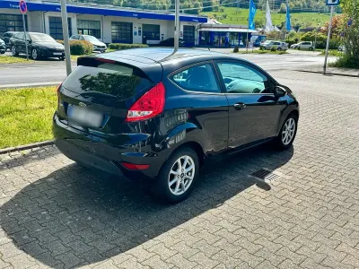Usata Ford Fiesta 82 CV (60 kW) 2011 Nero Utilitaria