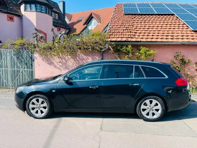 Gebraucht Opel Insignia 131 PS (96 kW) 2010 Schwarz Kombi