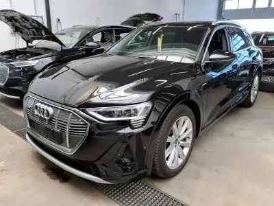 Gebraucht Audi e-tron S-Line 300 kW (408 PS) 2022 Mythosschwarz metallic SUV