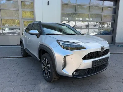 Nuova Toyota Yaris Cross Style 131 CV (96 kW) 2026 Argento SUV