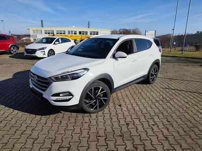 Gebraucht Hyundai Tucson Intro Edition 136 PS (100 kW) 2016 Weiß SUV