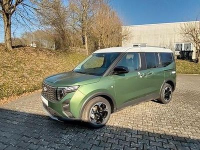 Neu Ford Tourneo Courier Active 125 PS (91 kW) 2025 Grün Van / Kleinbus