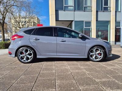 Usata Ford Focus ST 250 CV (183 kW) 2017 Grigio Berlina