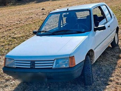 Gebraucht Peugeot 205 60 PS (44 kW) 1989 Weiß Kleinwagen