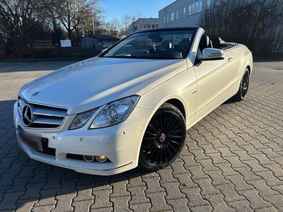 Gebraucht Mercedes E200 184 PS (135 kW) 2011 Weiß Cabrio
