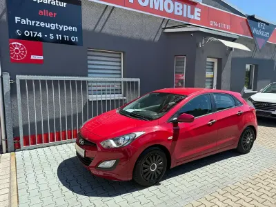 Gebraucht Hyundai i30 Classic 99 PS (72 kW) 2010 Rot Limousine