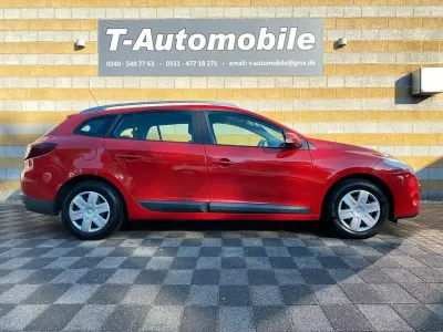 Gebraucht Renault Mégane III 106 PS (77 kW) 2012 Rot Limousine