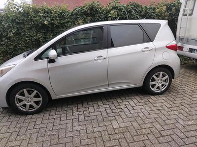 Silber Gebraucht 2011 Toyota Verso-S Club Van / Kleinbus | 7.200 € (Etwas zu teuer)