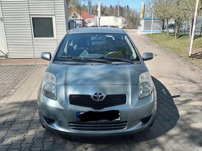 Usata Toyota Yaris Cool 69 CV (50 kW) 2006 Blu Berlina