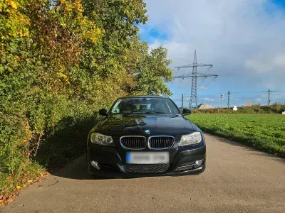 Gebraucht BMW 318 143 PS (105 kW) 2011 Schwarz Kombi