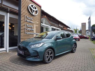 Grün Gebraucht 2025 Toyota Yaris Hybrid Limousine | 28.500 €