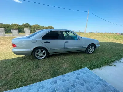 Używany Mercedes 230 150 KM (110 kW) 1997 Srebrny Sedan/Limuzyna