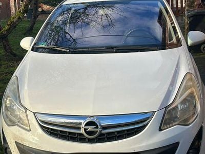 Weiß Gebraucht 2011 Opel Corsa Edition Kleinwagen | 2.000 € (Guter Preis)