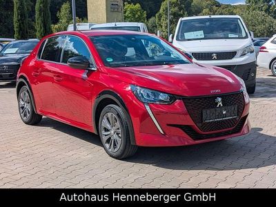 Gebraucht Peugeot e-208 Allure 100 kW (136 PS) 2023 Elixir rot metallic Kleinwagen