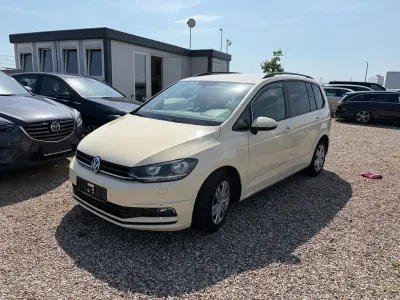 Gebraucht VW Touran Trendline 150 PS (110 kW) 2017 Beige Van / Kleinbus
