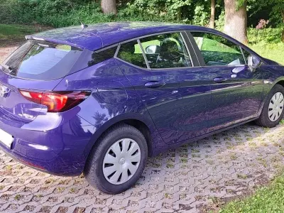 Gebraucht Opel Astra Edition 105 PS (77 kW) 2016 Blau Limousine