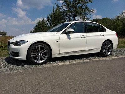 Gebraucht BMW 318 Sport Line 143 PS (105 kW) 2013 Weiß Limousine