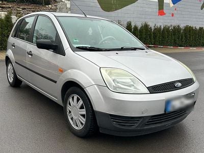 Silber Gebraucht 2003 Ford Fiesta Limousine | 2.500 € (Fairer Preis)