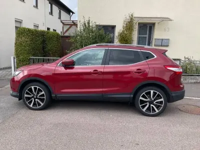 Gebraucht Nissan Qashqai Tekna 130 PS (95 kW) 2016 Rot SUV