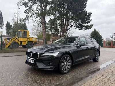 Usata Volvo V60 Momentum 197 CV (144 kW) 2021 Nero Station wagon