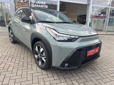 Neu Toyota Aygo X 117 PS (86 kW) 2026 6x3)/ black mica (209) (gruen SUV