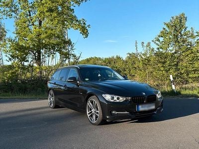 Gebraucht BMW 320 Sport Line 184 PS (135 kW) 2013 Schwarz Kombi